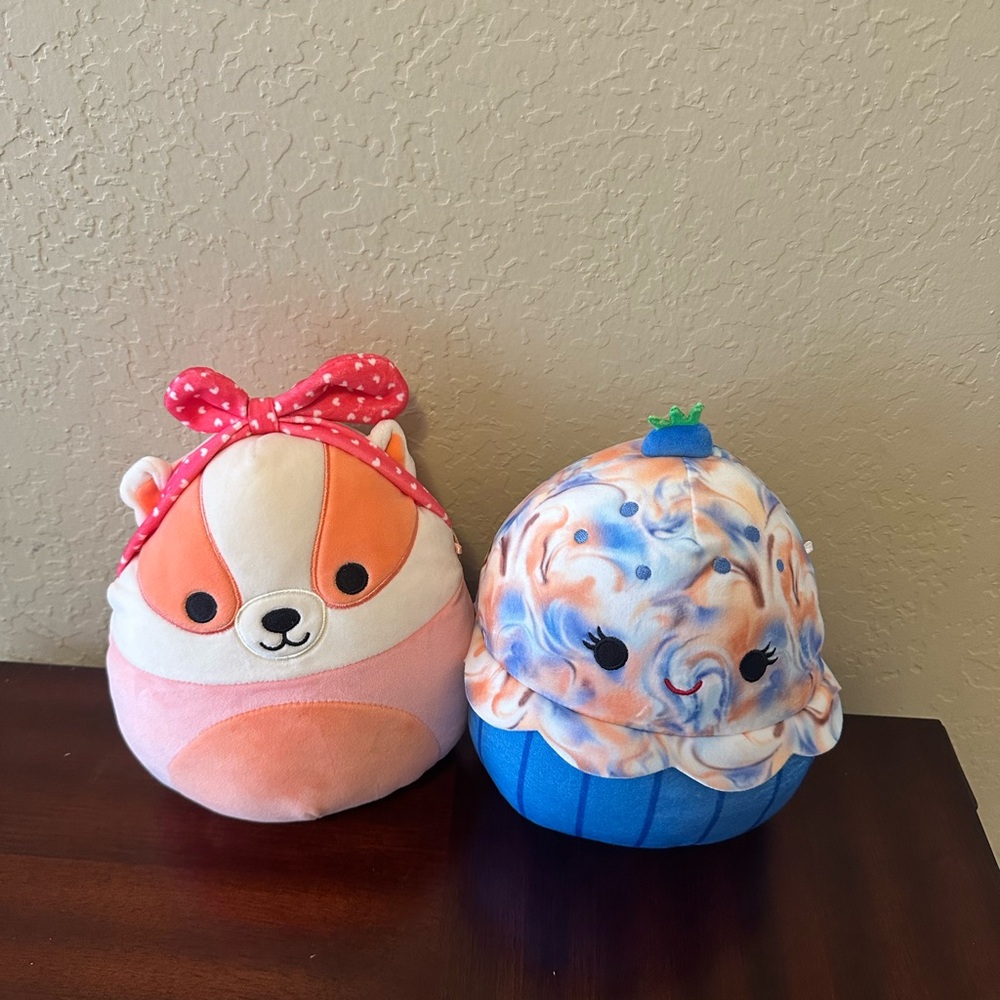 Squishmallows Original 8”Maudi Marbled Blueberry Cupcake & Rostam the Badger